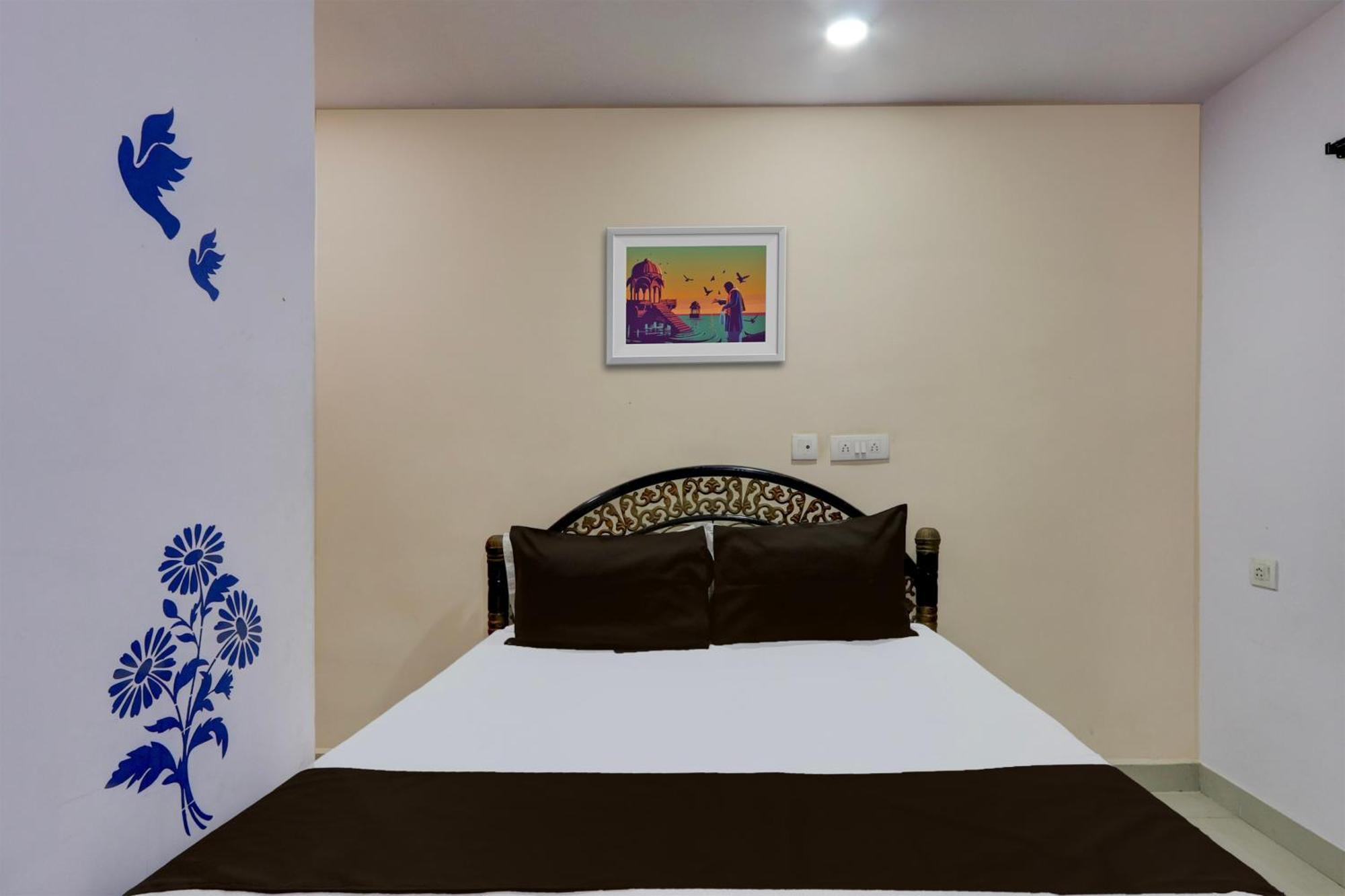 Spot On Hotel Aaraadhya Residency Hyderabad Exterior foto