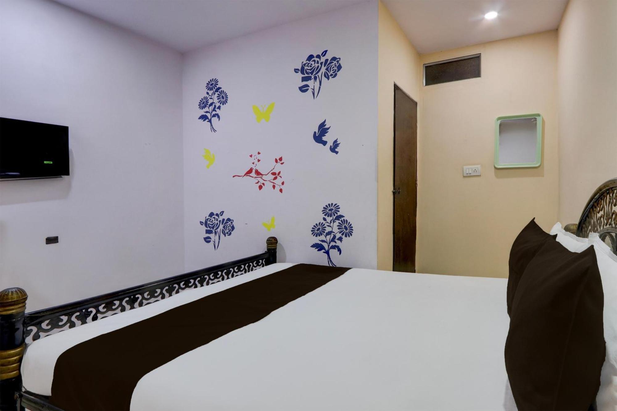 Spot On Hotel Aaraadhya Residency Hyderabad Exterior foto