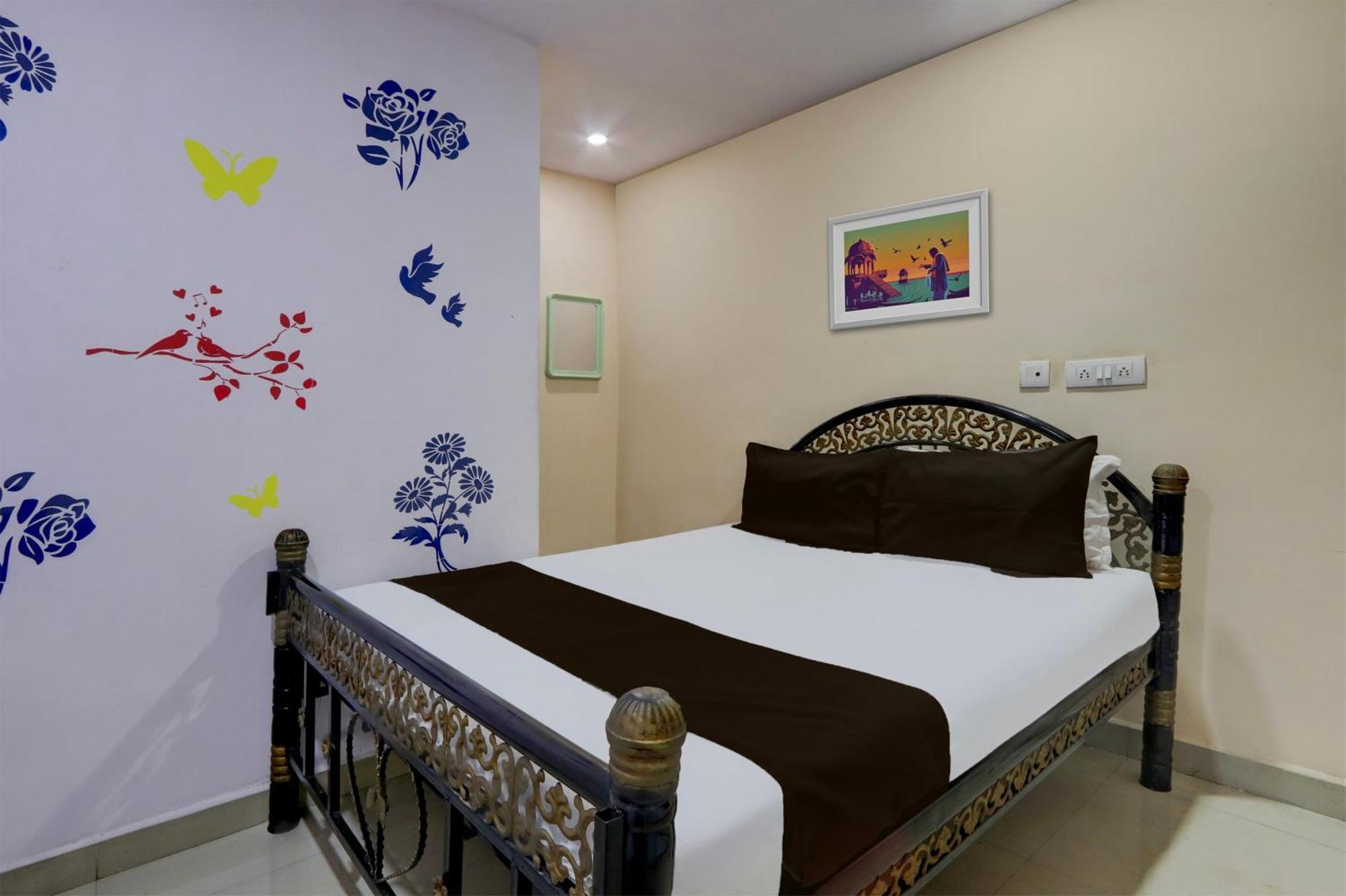 Spot On Hotel Aaraadhya Residency Hyderabad Exterior foto